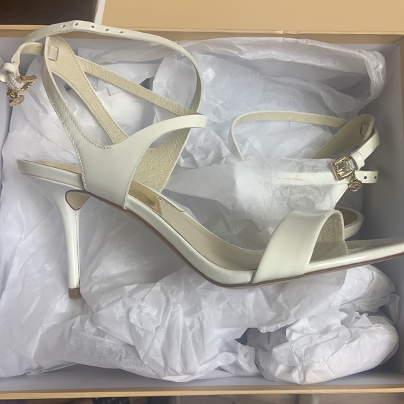 MICHAEL Michael Kors Kaylee Mid Heel - Picture 2 of 2